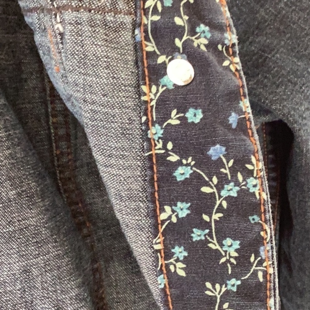 Eddie Bauer dark wash denim blue jean jacket. Women’s size small - Picture 11 of 16